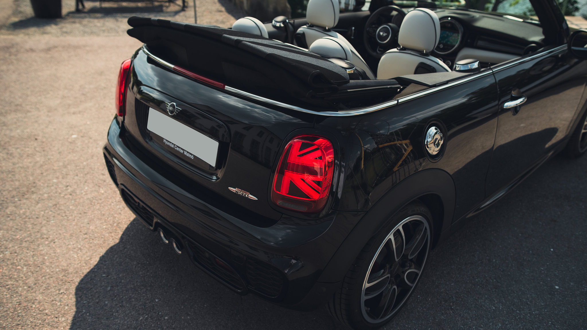 Exteriörbild på 2021 Mini John Cooper Works Cabriolet  (11)