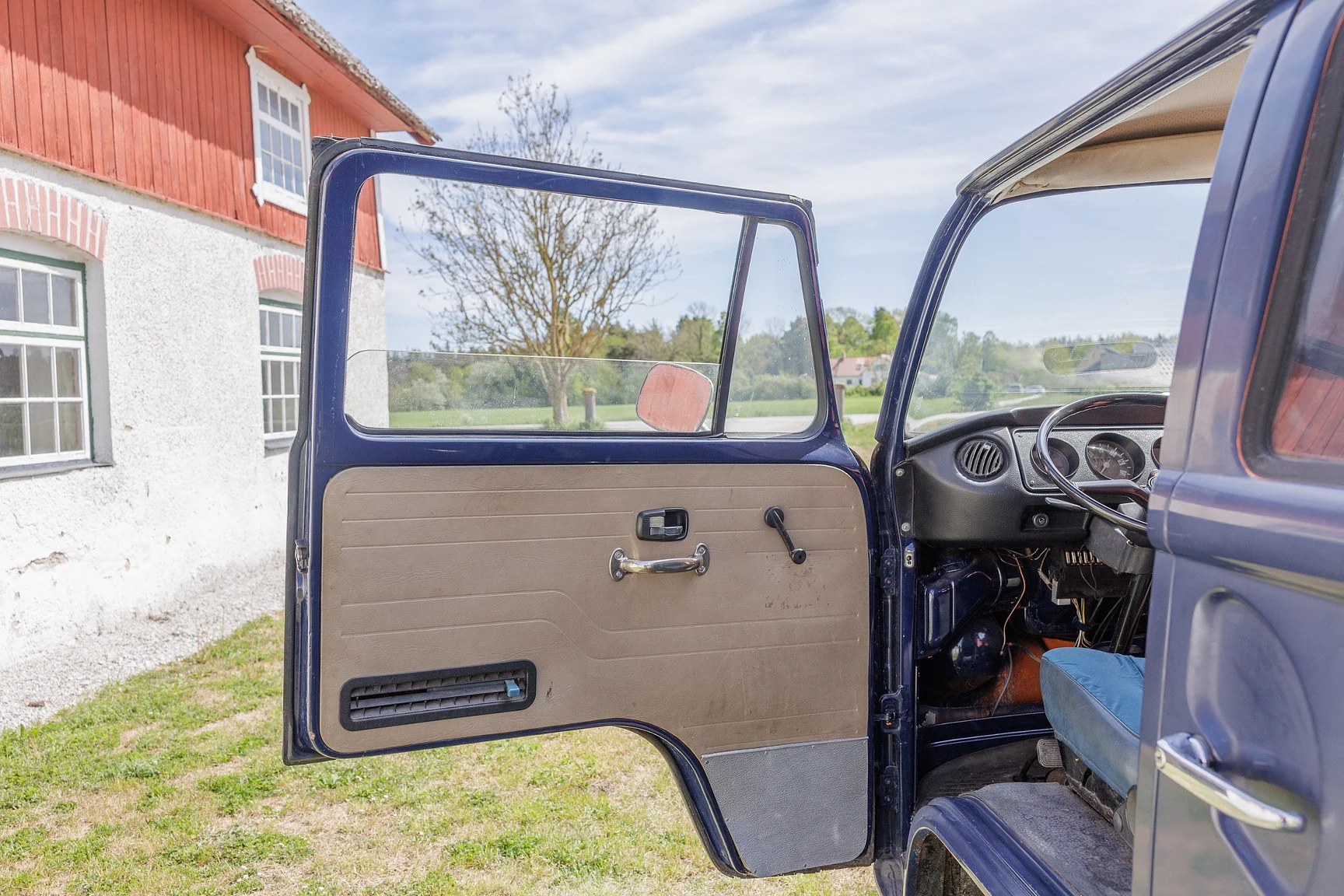 Interior image of 1973 Volkswagen Typ 2 Transporter T2 (2)