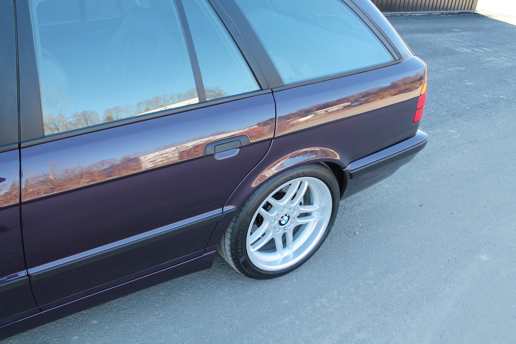 Exteriörbild på 1996 BMW 540i Touring "No Reserve Auction"