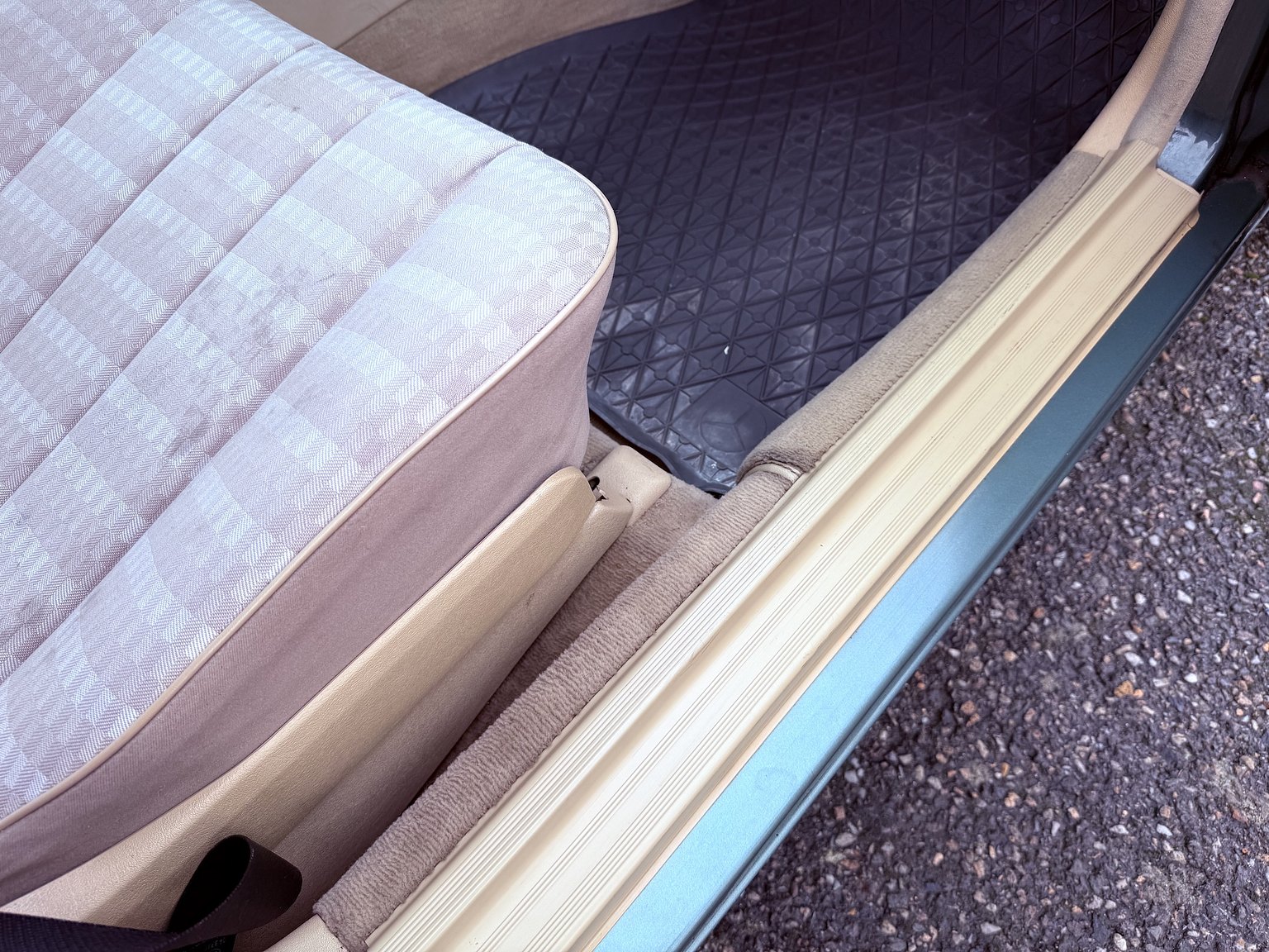 Innenraumfoto von 1989 Mercedes-Benz 190 E