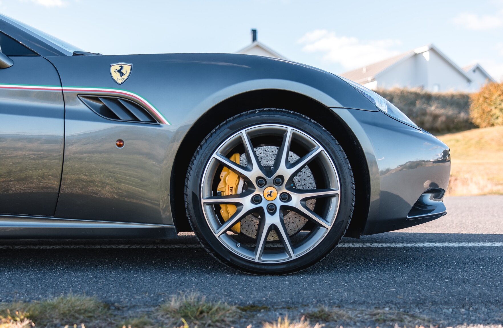Exterior image of 2011 Ferrari California 
