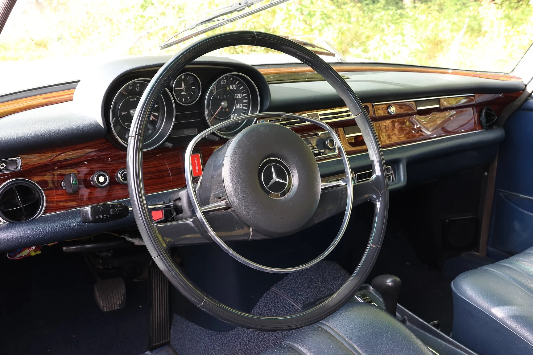 Interior image of 1972 Mercedes-Benz 280 SE 4.5  (1)