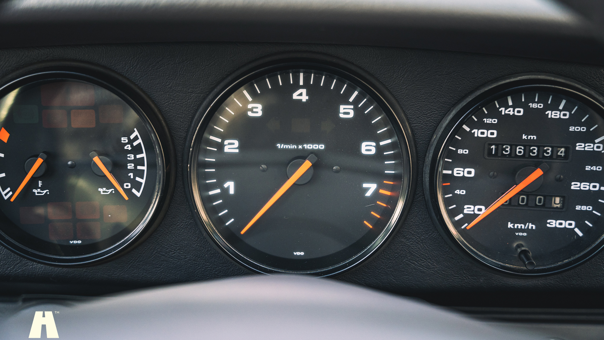 Interior image of 1994 Porsche 993 Cabriolet (32)