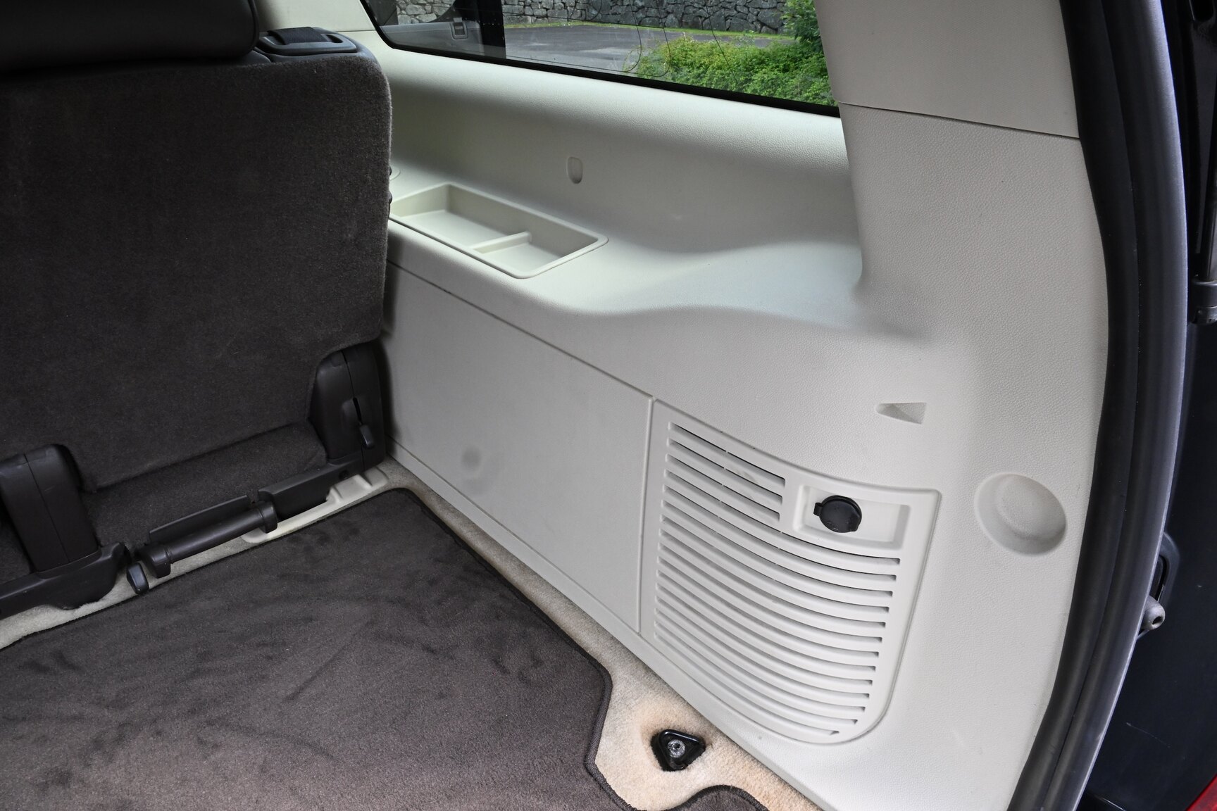 Interior image of 2010 Cadillac Escalade ESV 6.2 Flexfuel