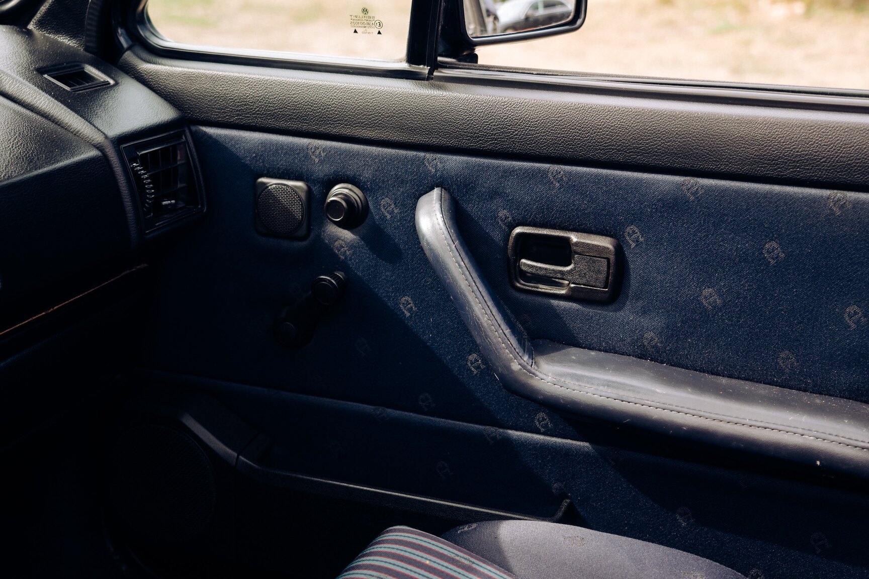 Interior image of 1991 VW Golf Cabriolet "Etienne Aigner Edition"