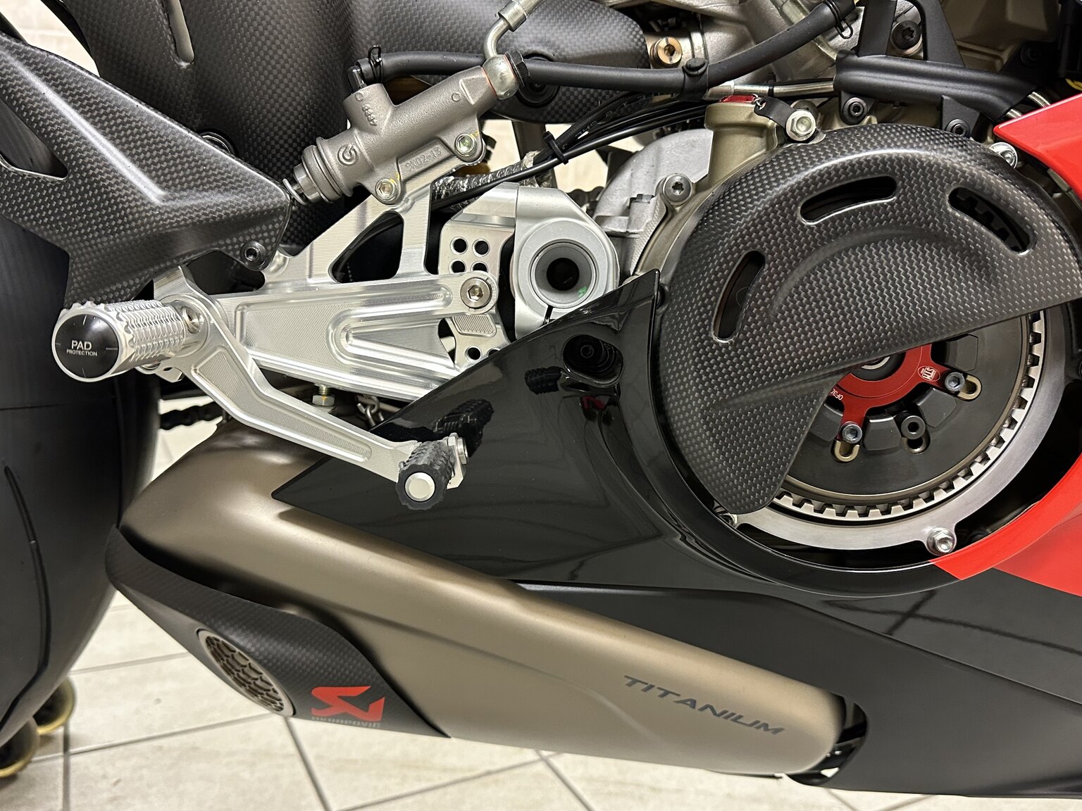 Image of 2020 Ducati Panigale V4 25° Anniversario (2) mechanics