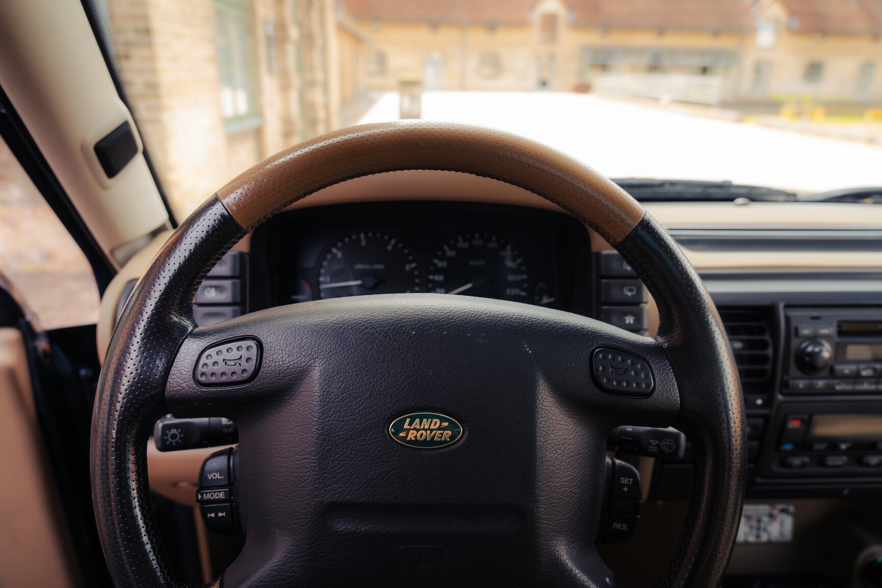 Interior image of 1999 Landrover Discovery II V8