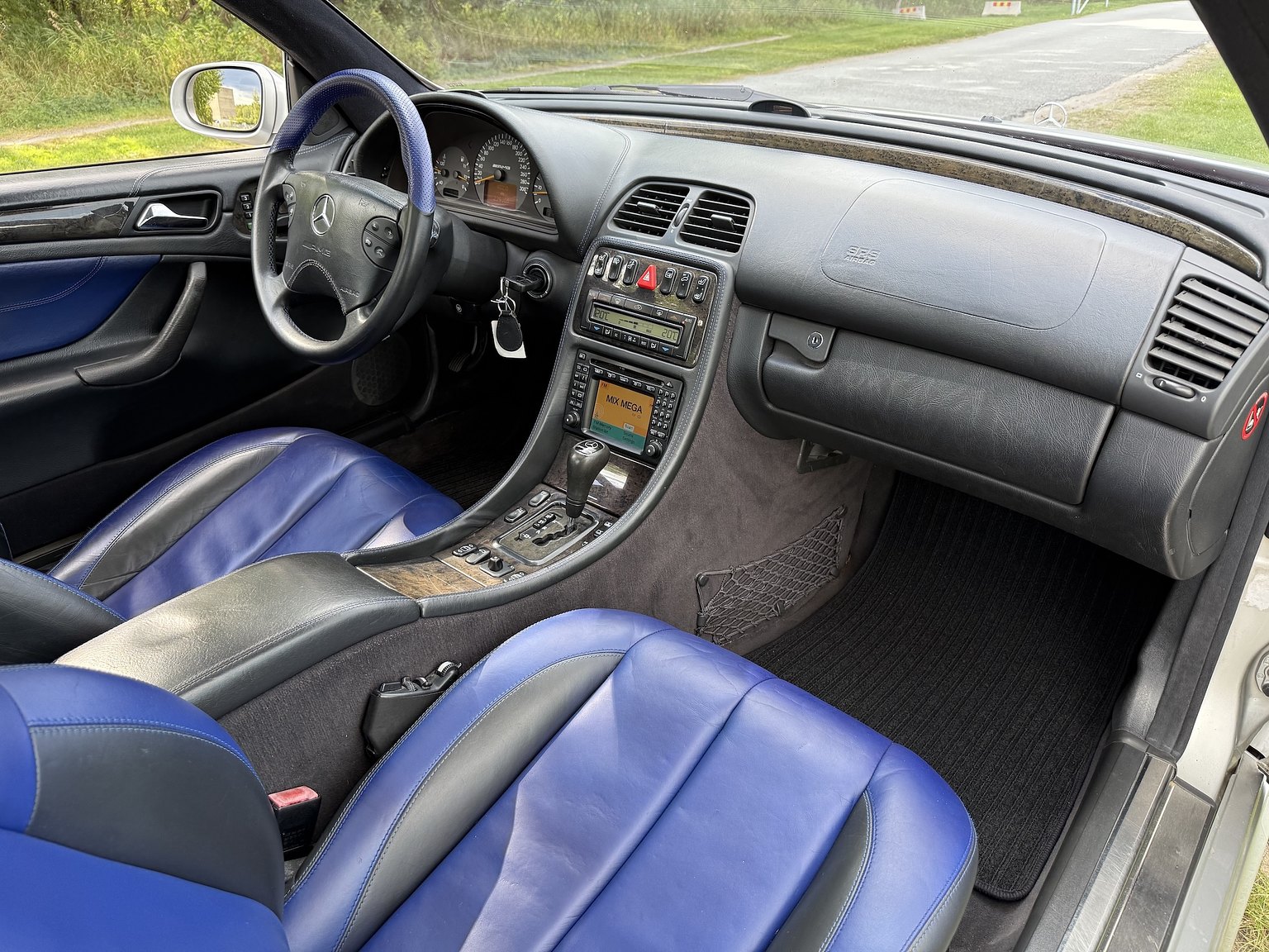 Interior image of 2000 Mercedes-Benz CLK 55 AMG Coupé