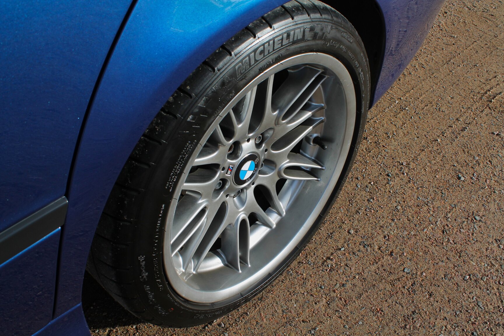 Exteriörbild på 2003 BMW M5