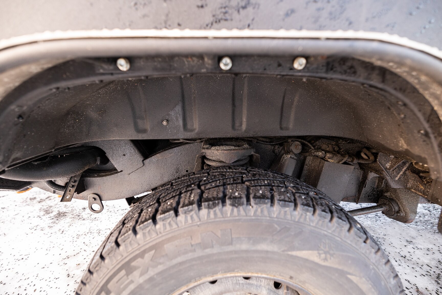 Image of 2000 Land Rover Defender 130 mechanics