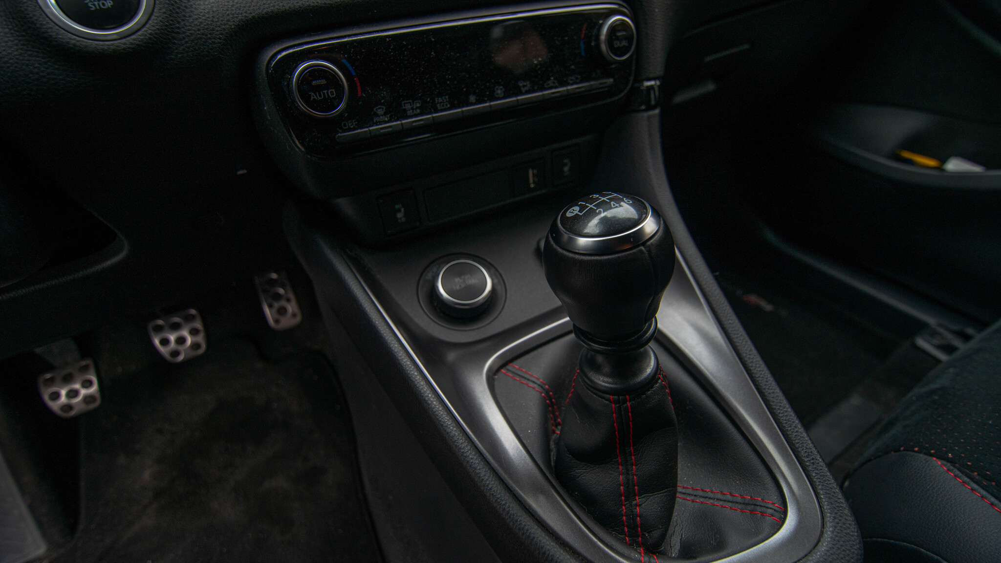 Interiörbild 2021 Toyota GR Yaris 