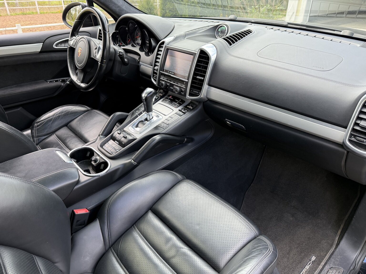 Interior image of 2013 Porsche Cayenne GTS