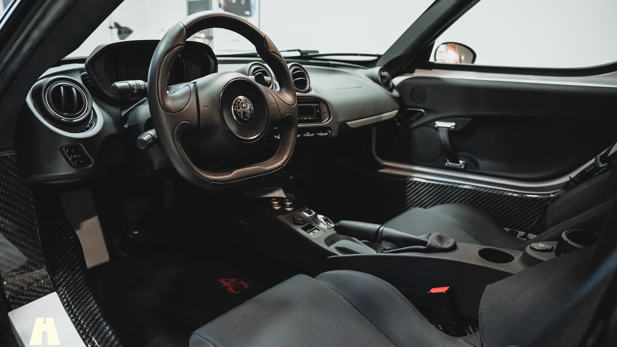 Interior image of 2016 Alfa Romeo 4C (3)