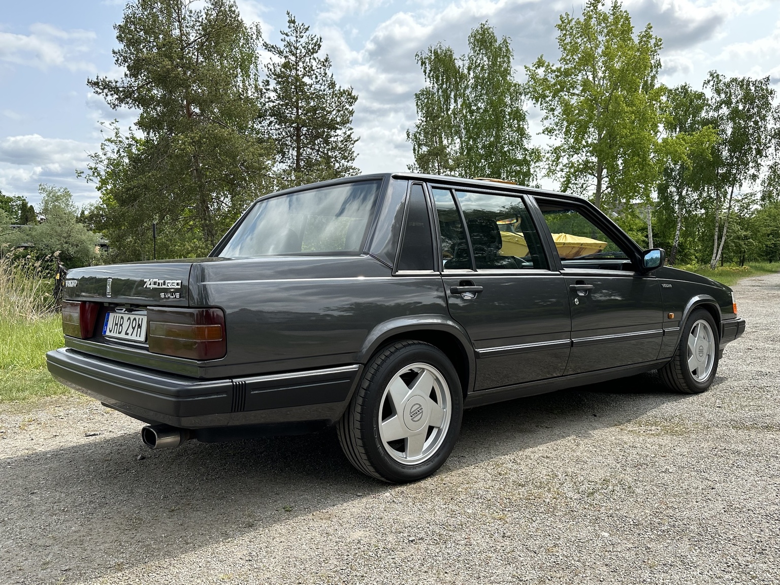 Exterior image of 1990 Volvo 740 Turbo 16s