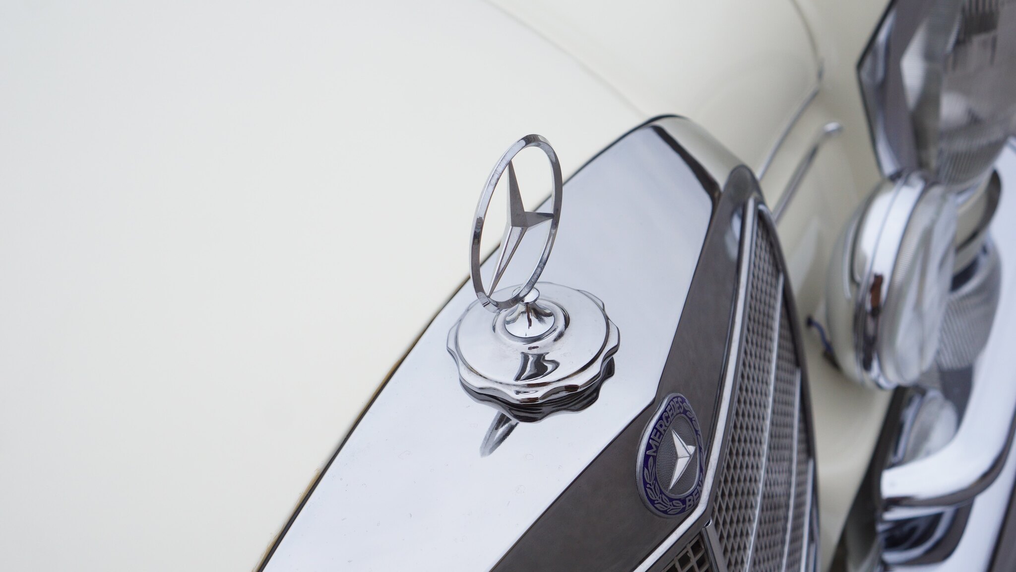Exteriörbild på 1966 Mercedes-Benz 230 S