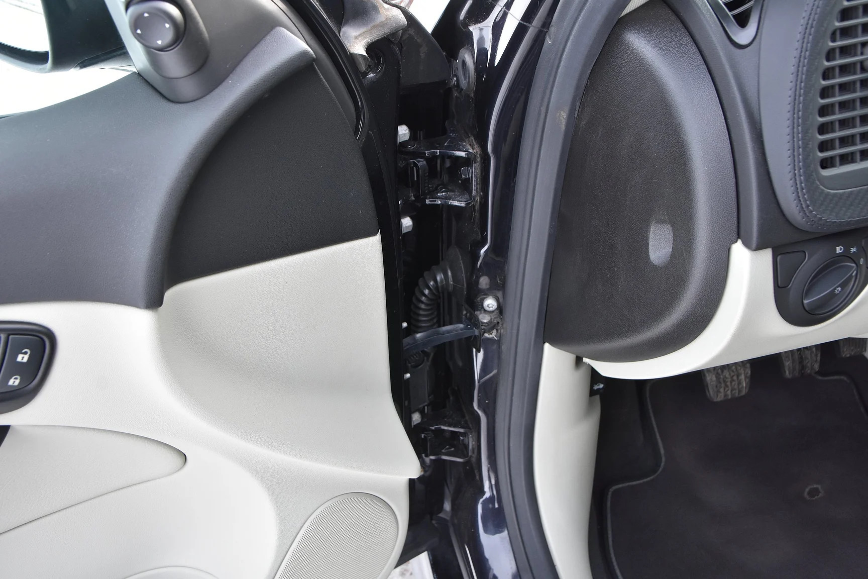 Interior image of 2014 Saab 9-3 Aero Hirsch Edition (58)