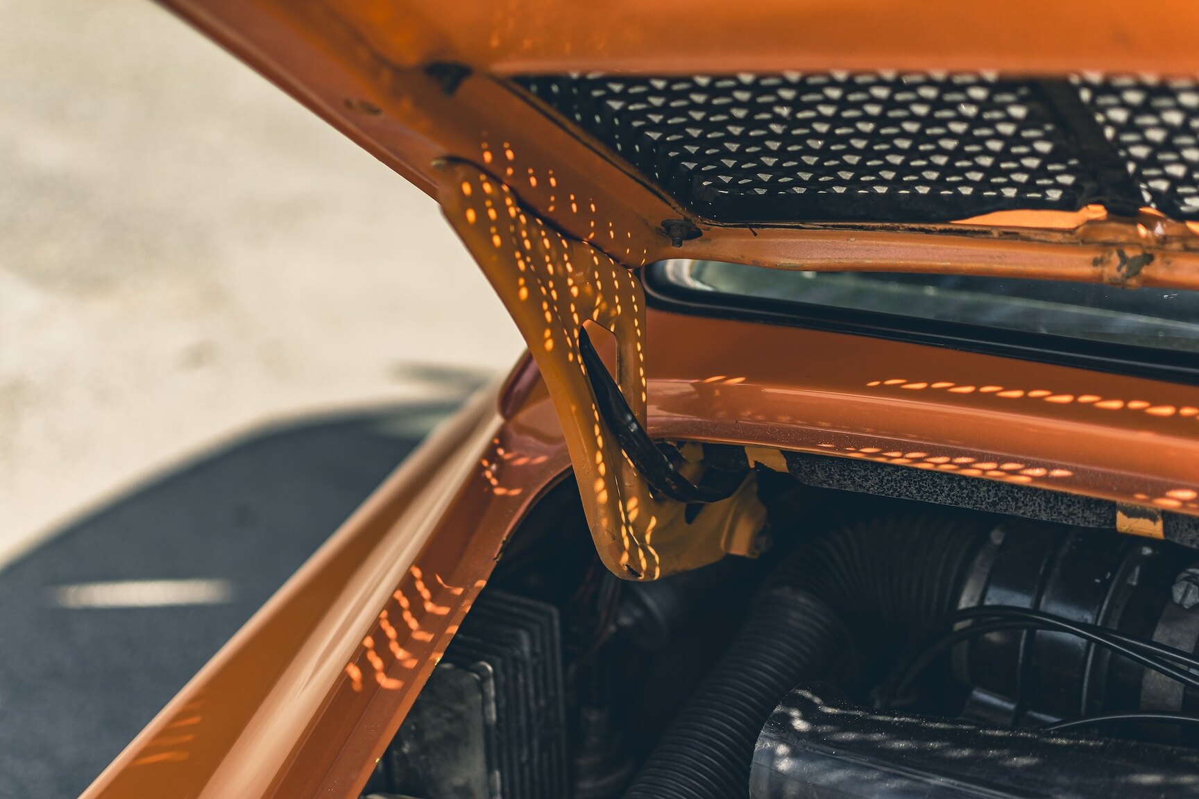 Image of Porsche 911 Carrera mechanics