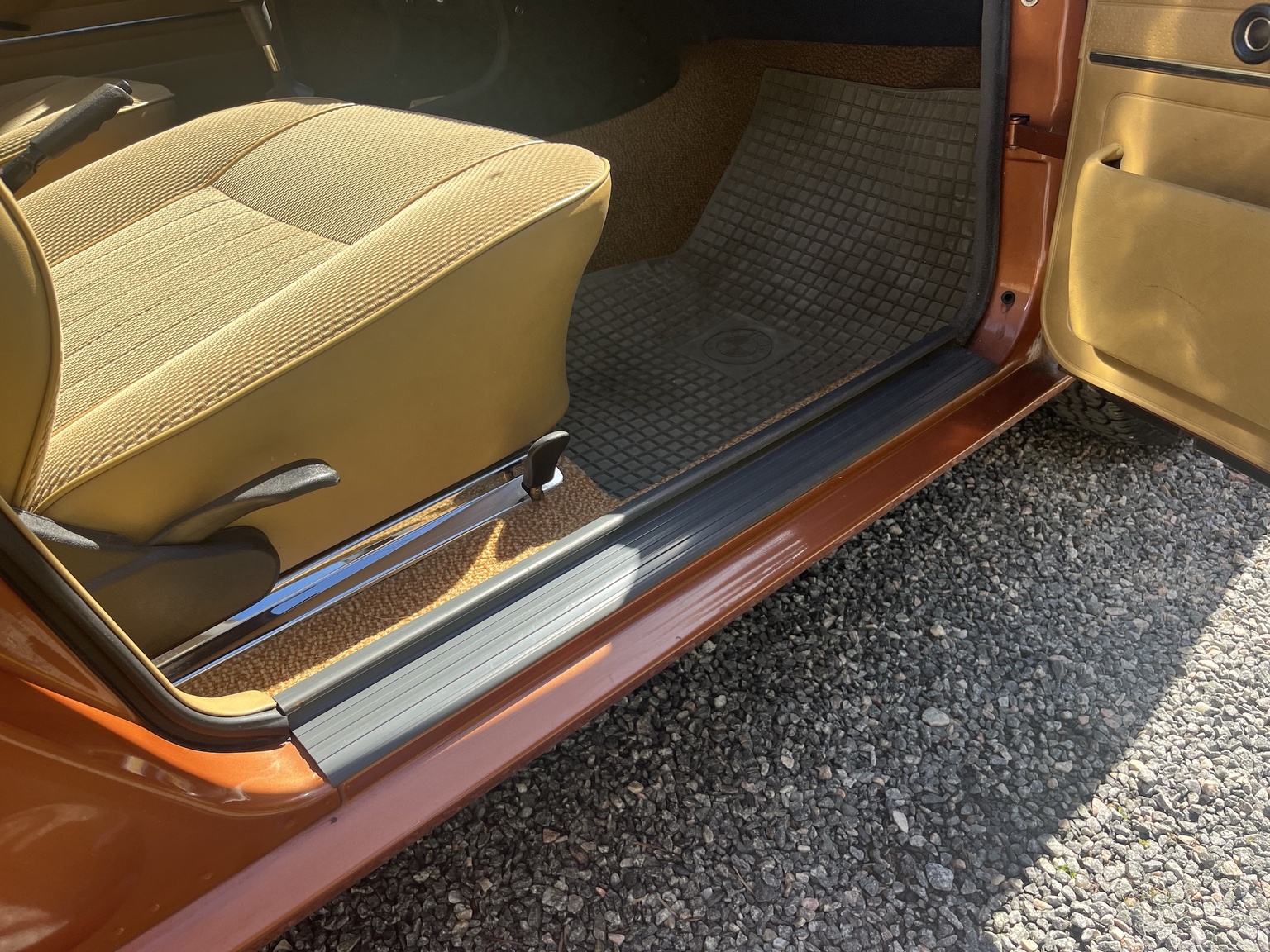 Innenraumfoto von 1977 BMW 518