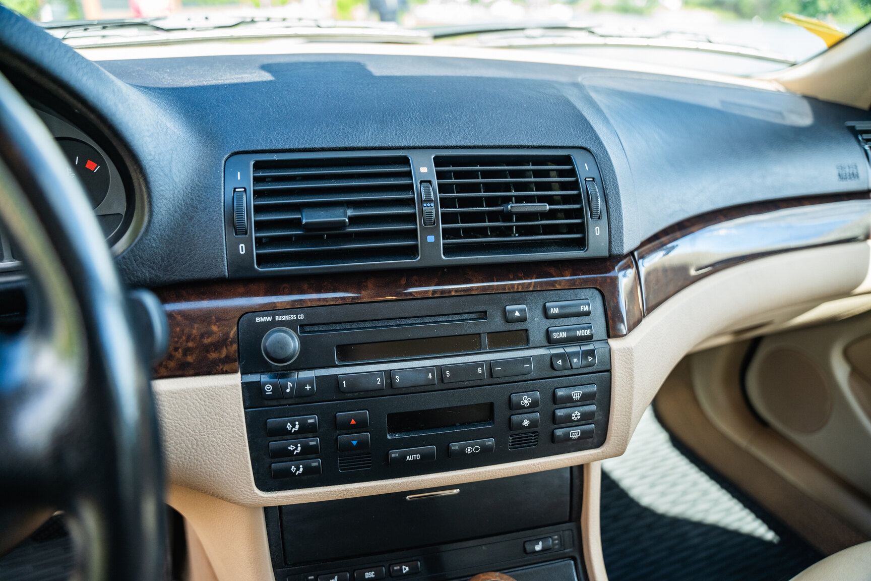 Innenraumfoto von 2003 BMW 320i Touring