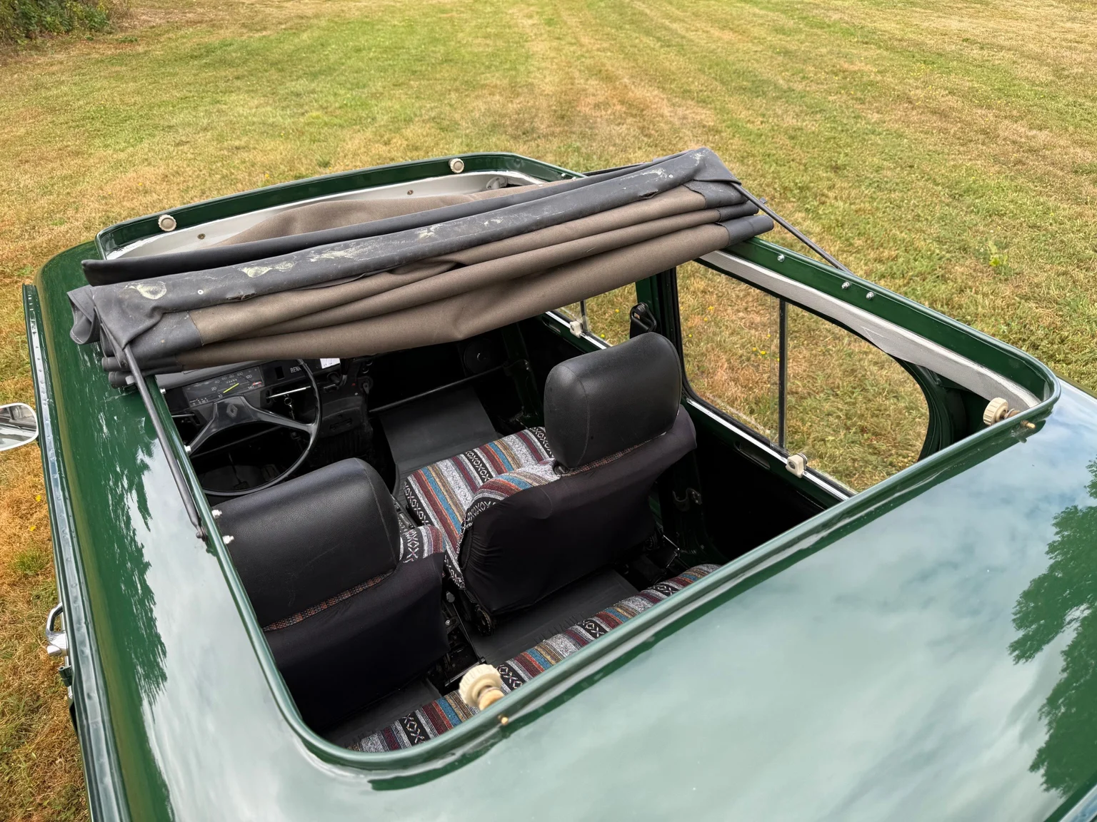 Exteriörbild på 1970 Renault 4 (52)