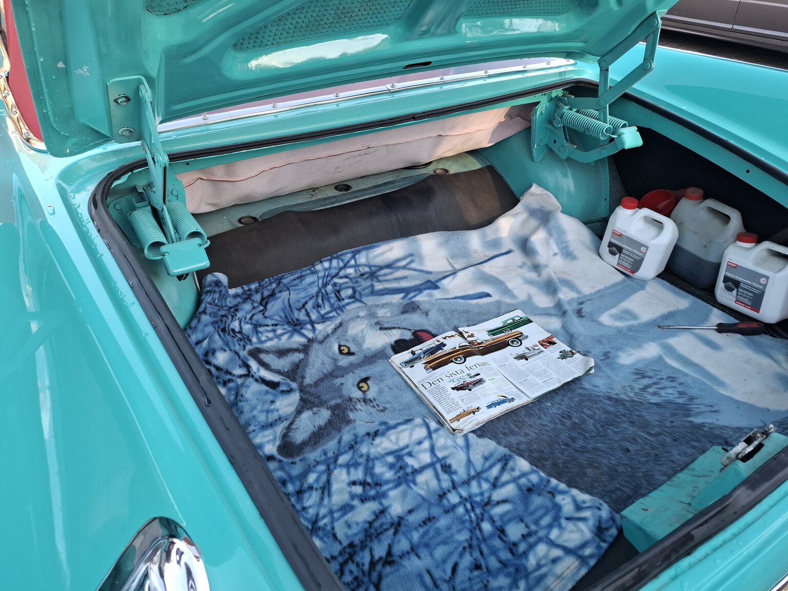 Interior image of 1961 Chrysler Newport Cabriolet