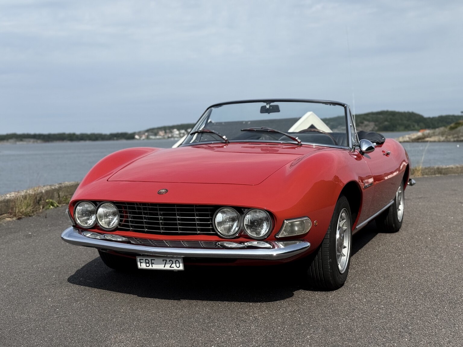 Exterior image of 1968 Fiat Dino Spider
