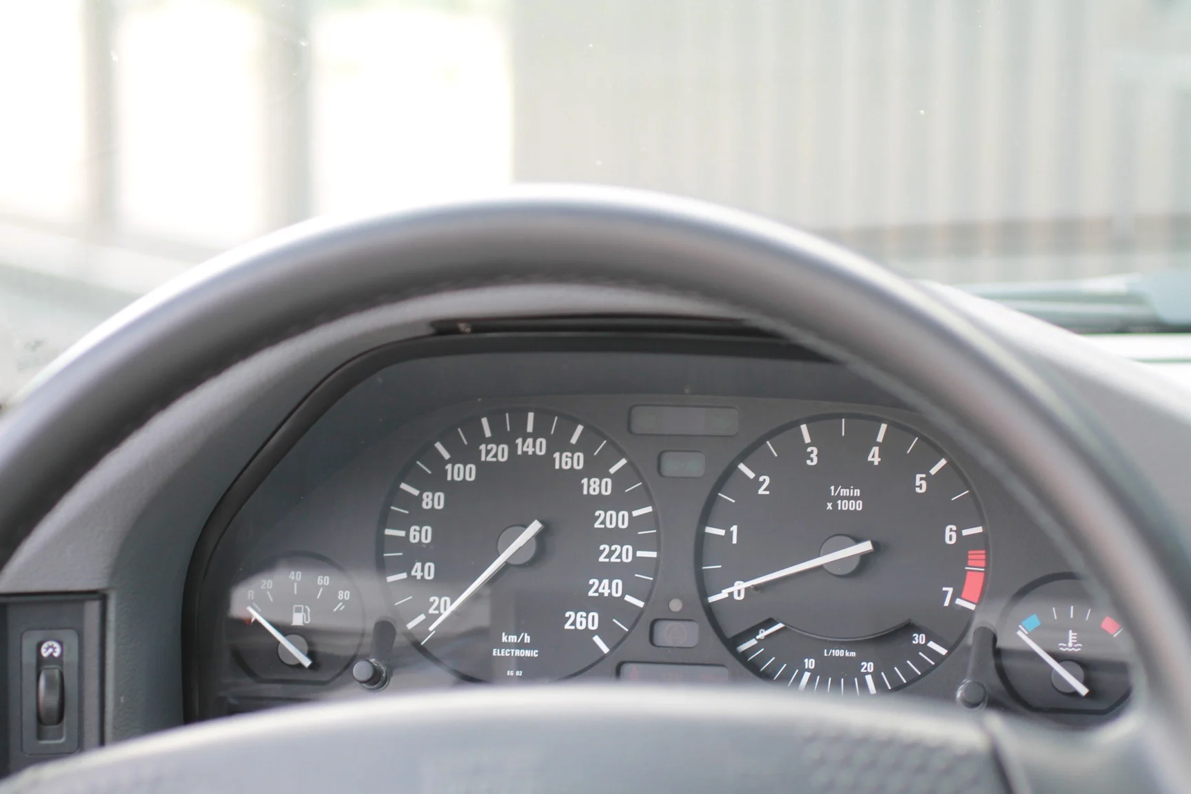 Innenraumfoto von 1993 BMW 540i Sedan (95)