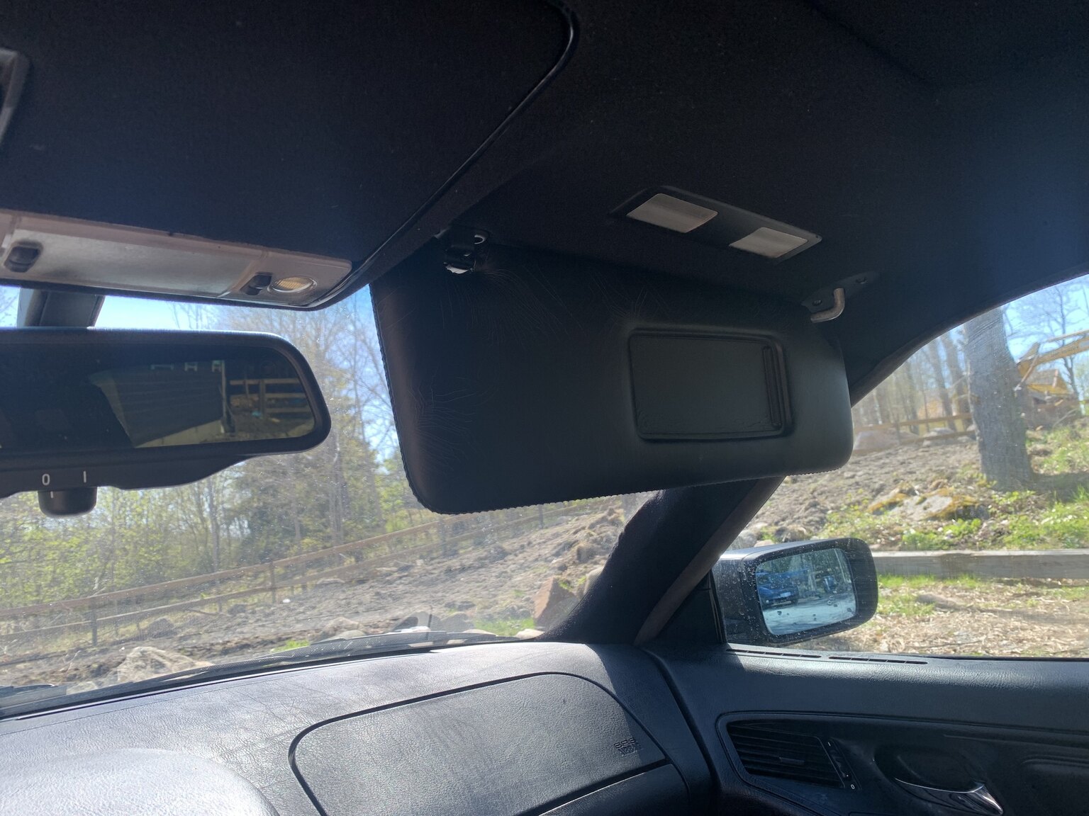 Interior image of 1995 BMW 840i (29)