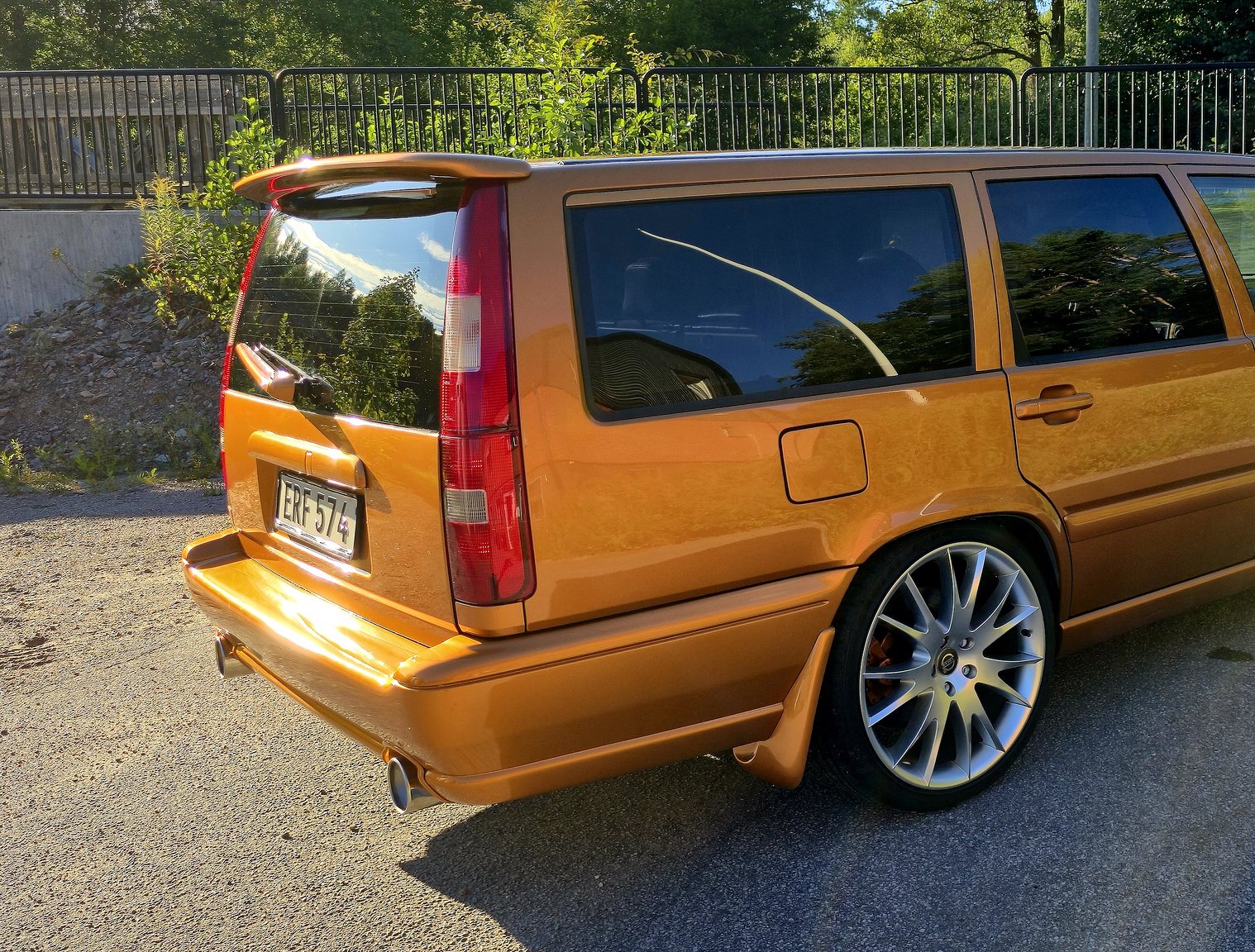 Exterior image of 1998 Volvo V70 R 2.3 T Automatisk
