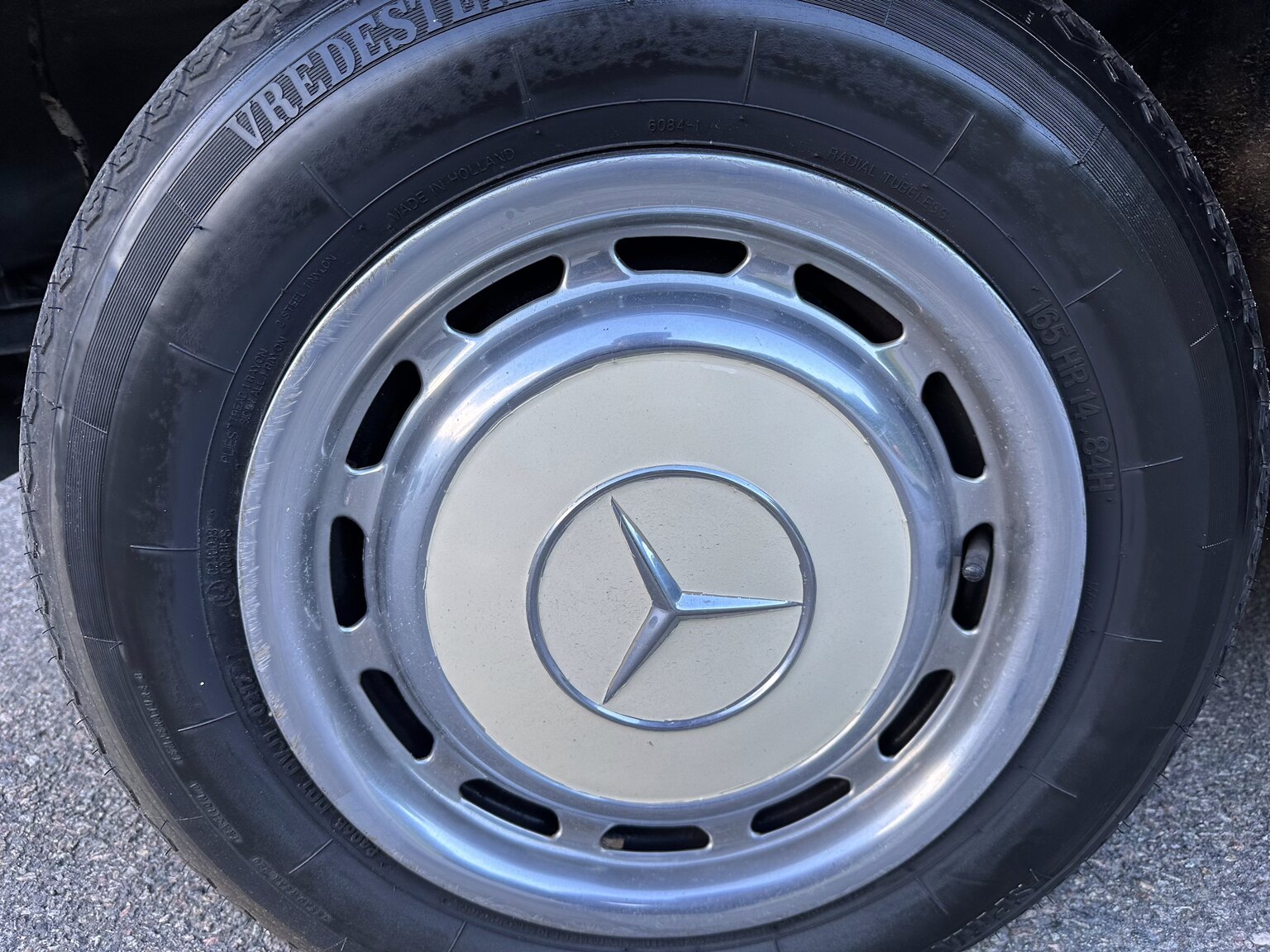 Aussenfoto 1974 Mercedes Benz 230.6