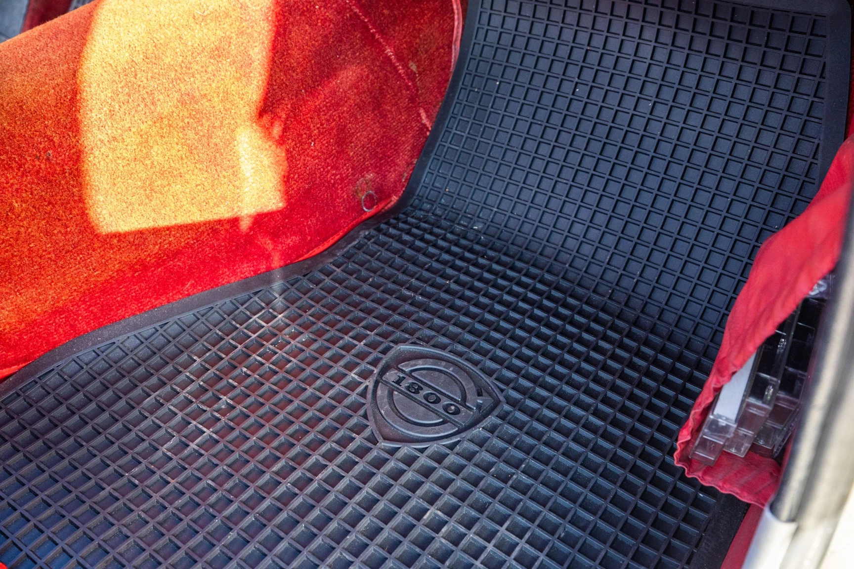 Interior image of 1970 Volvo 1800E (19)