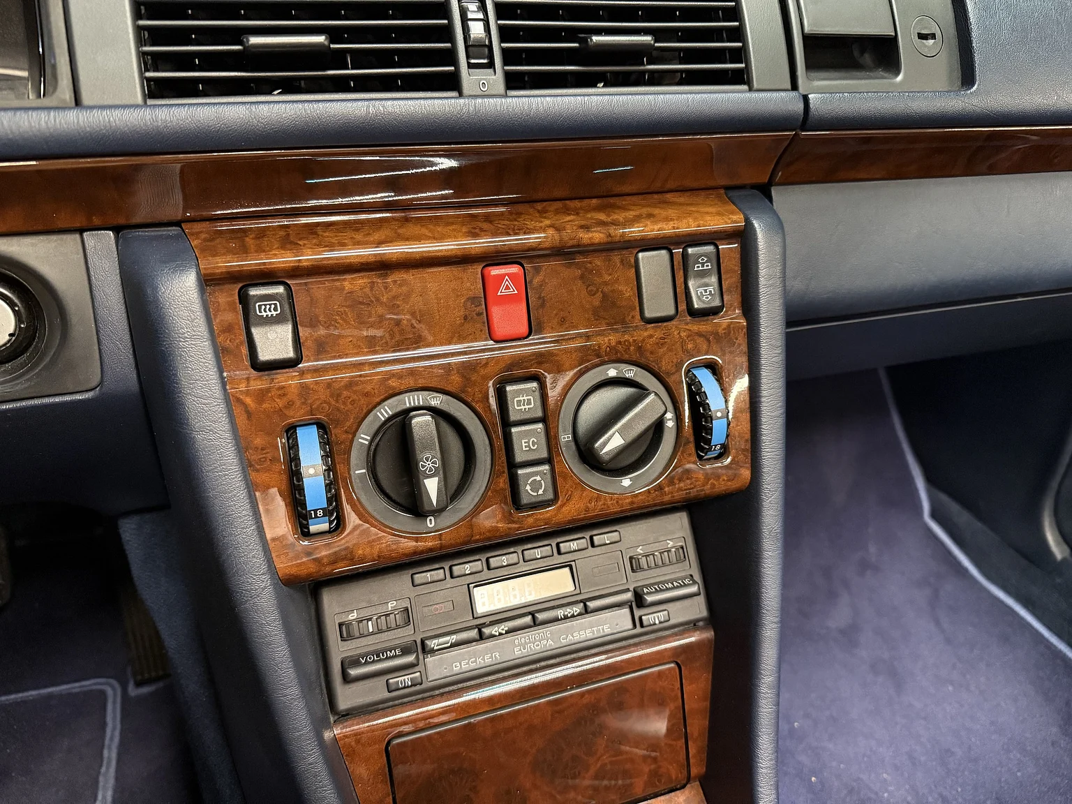 Interiörbild 1993 Mercedes-Benz 300 CE-24 Cabriolet (7)