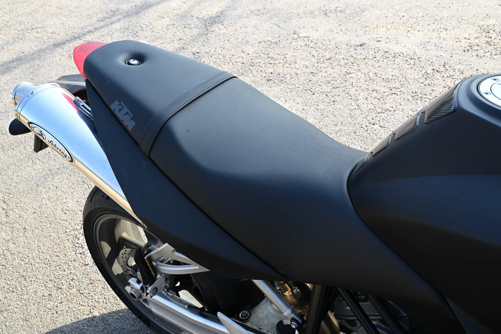 Exteriörbild på 2005 KTM 990 Super Duke (21)