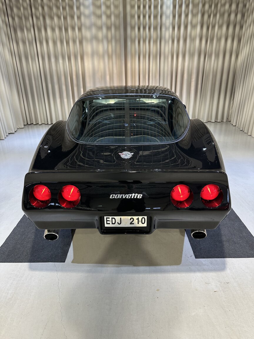 Exterior image of 1975 Chevrolet Corvette Stingray 