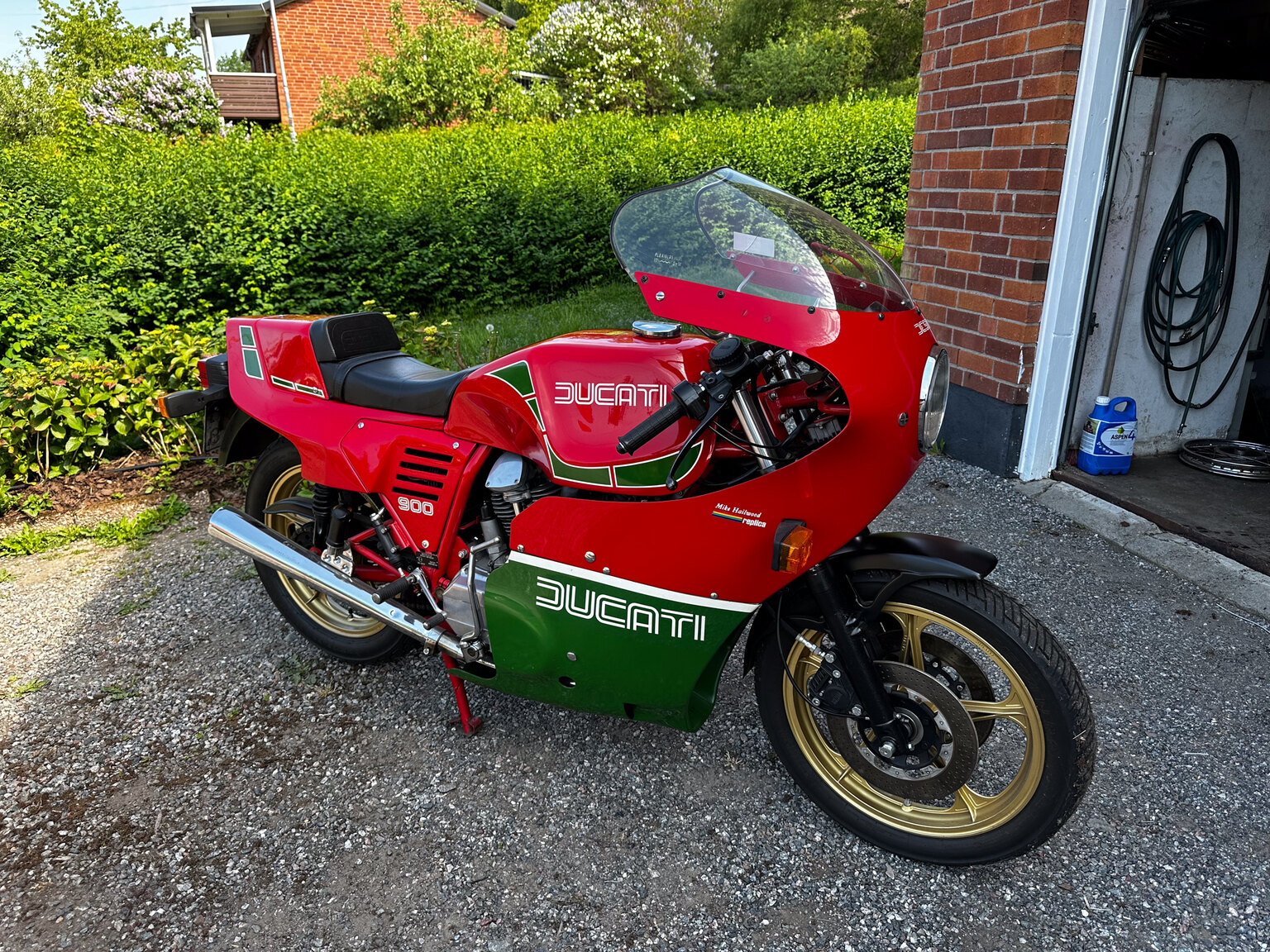 Exteriörbild på 1983 Ducati 900 Mike Hailwood Replica