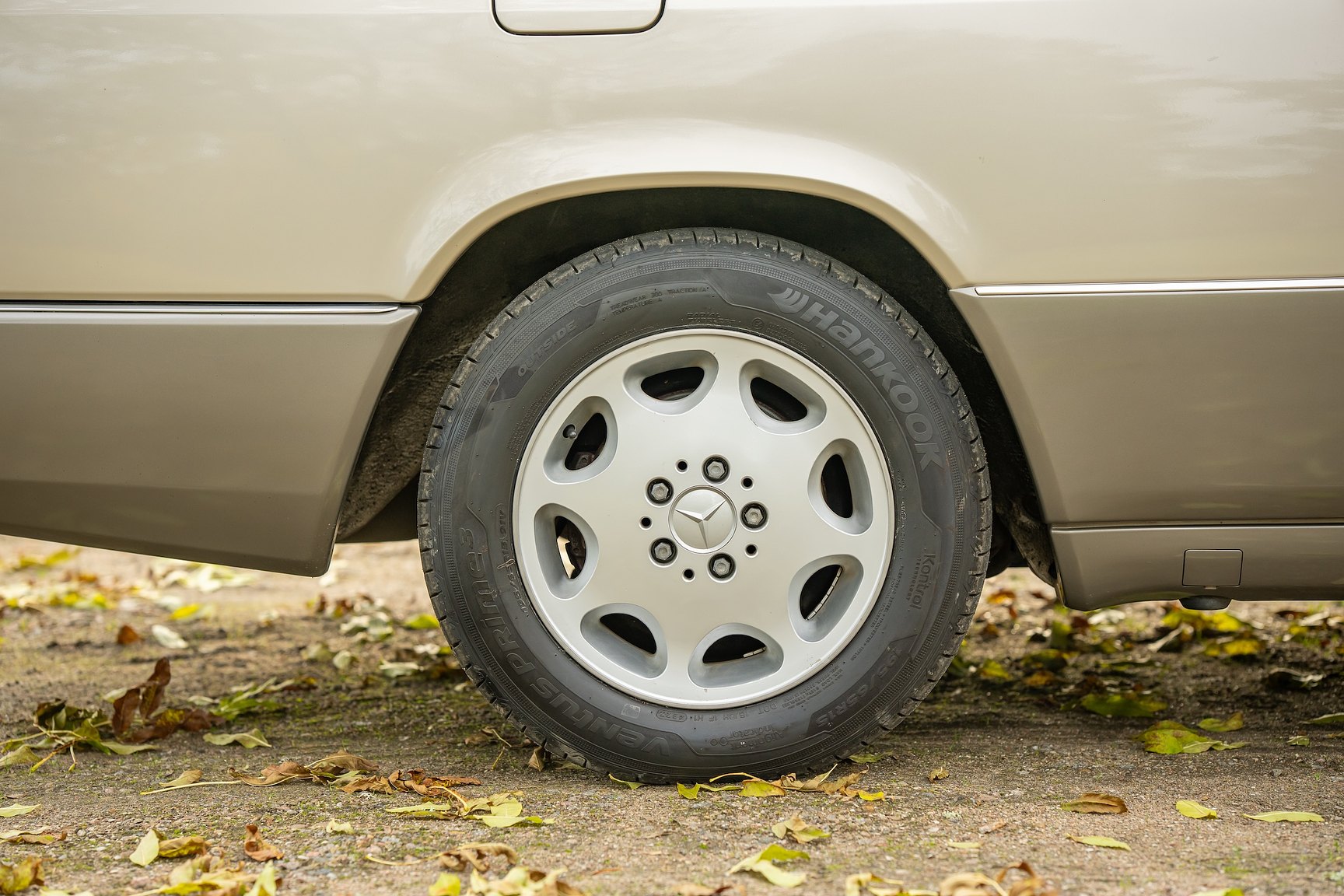 Exteriörbild på 1992 Mercedes-Benz 300 CE-24