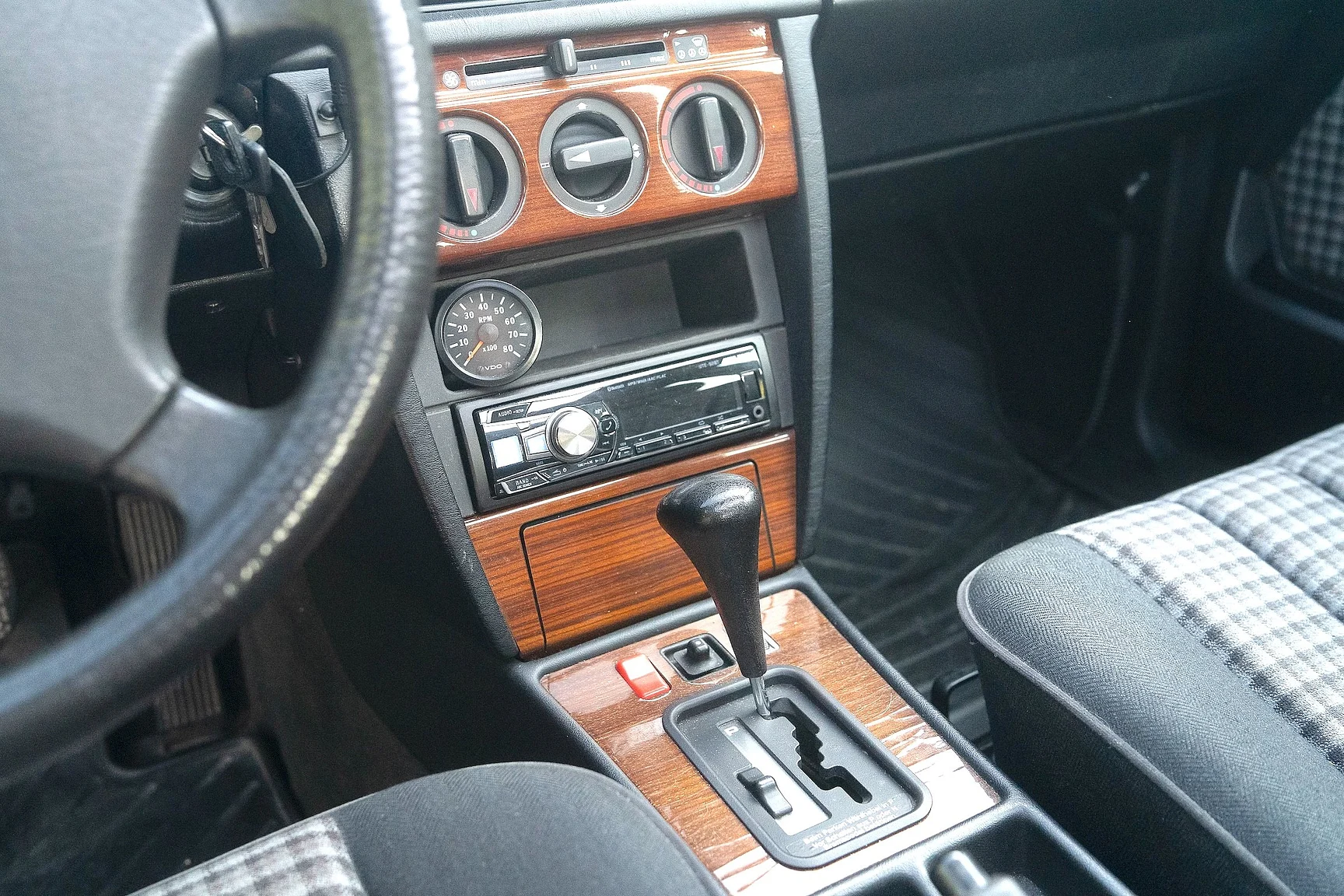 Innenraumfoto von 1992 Mercedes-Benz 190 E 1.8 - NO RESERVE (23)