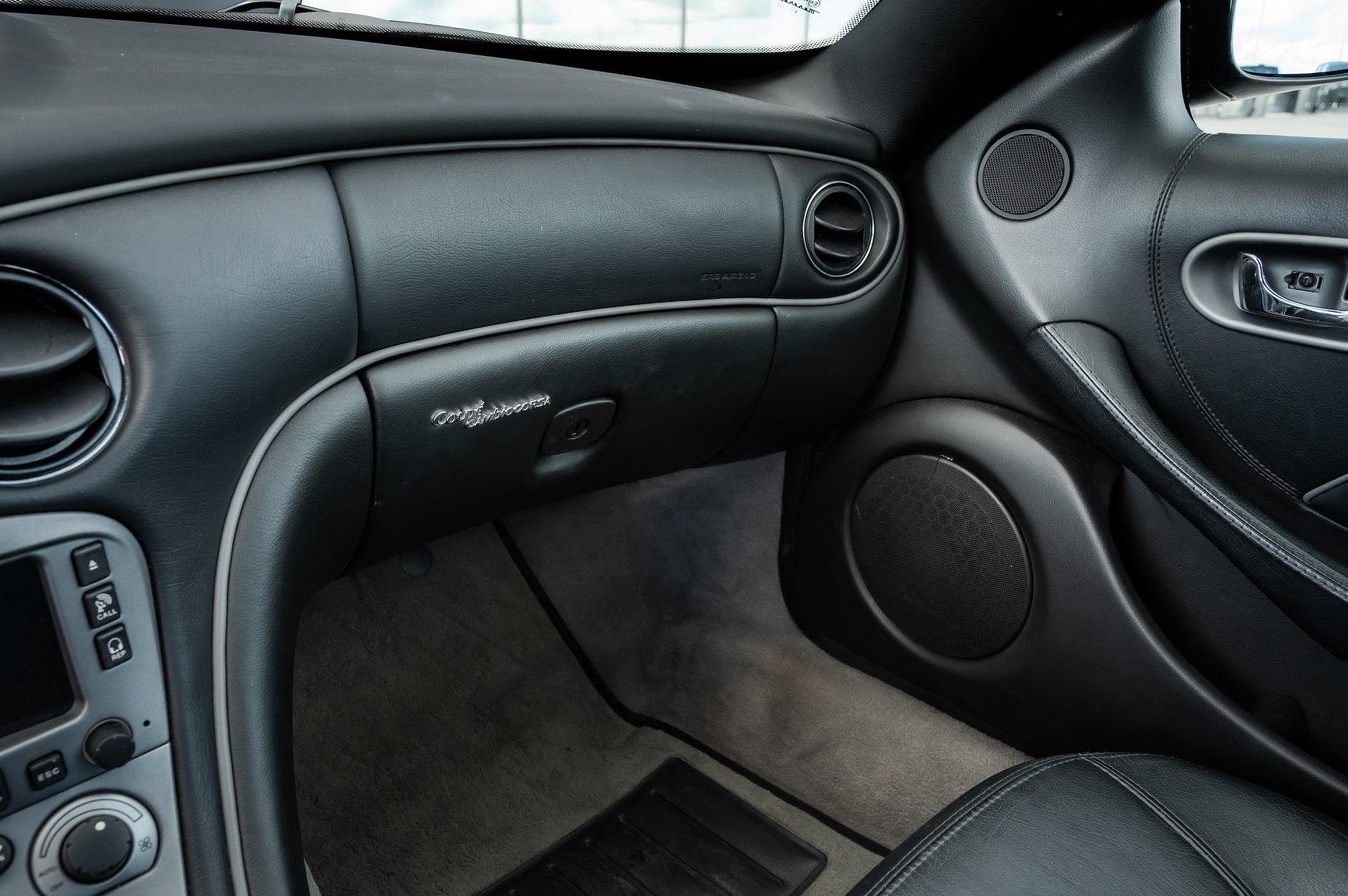 Interior image of 2004 Maserati Coupé 4.2 V8 Cambiocorsa
