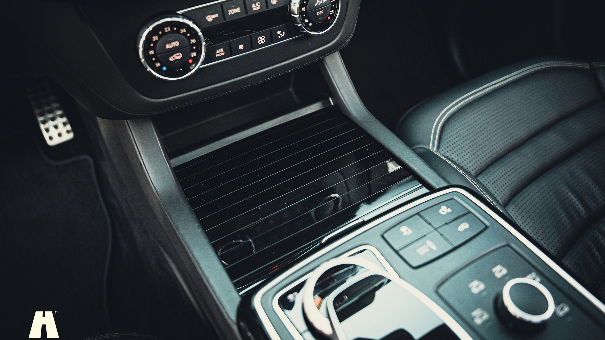 Interiörbild 2017 Mercedes-Benz GLS 63 AMG (46)