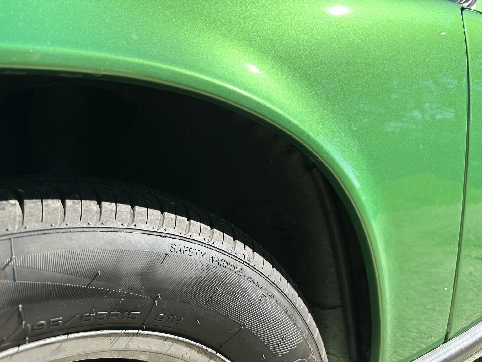 Exterior image of 1975 Porsche 911