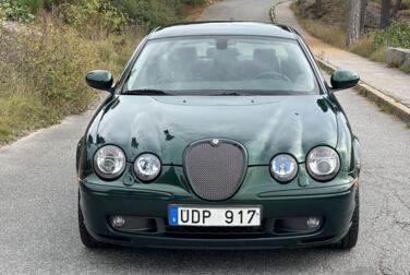 Exterior image of 2003 Jaguar S-Type R