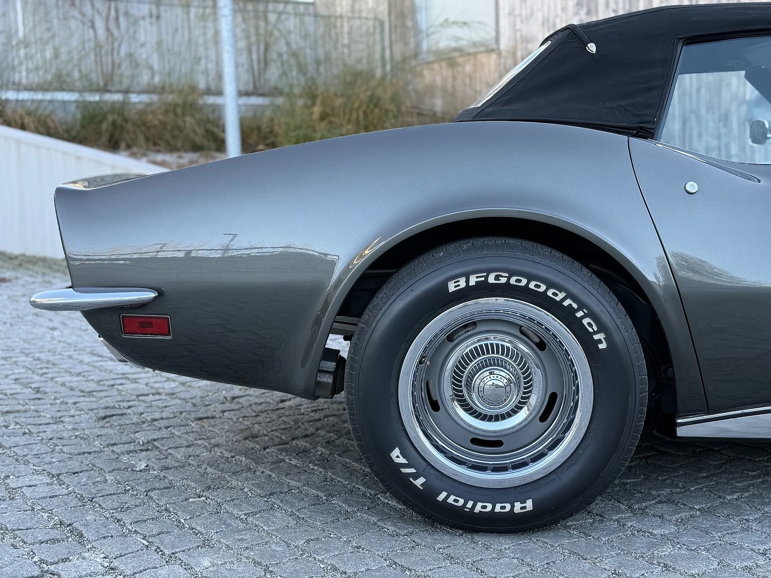 Exteriörbild på 1971 Chevrolet Corvette Stingray Special 598 cui V8 795 hk (19)