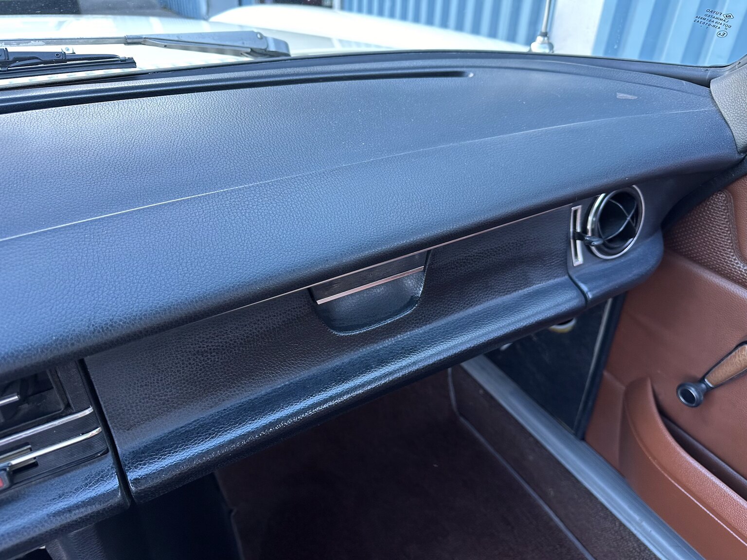 Interior image of 1974 Mercedes Benz 230.6