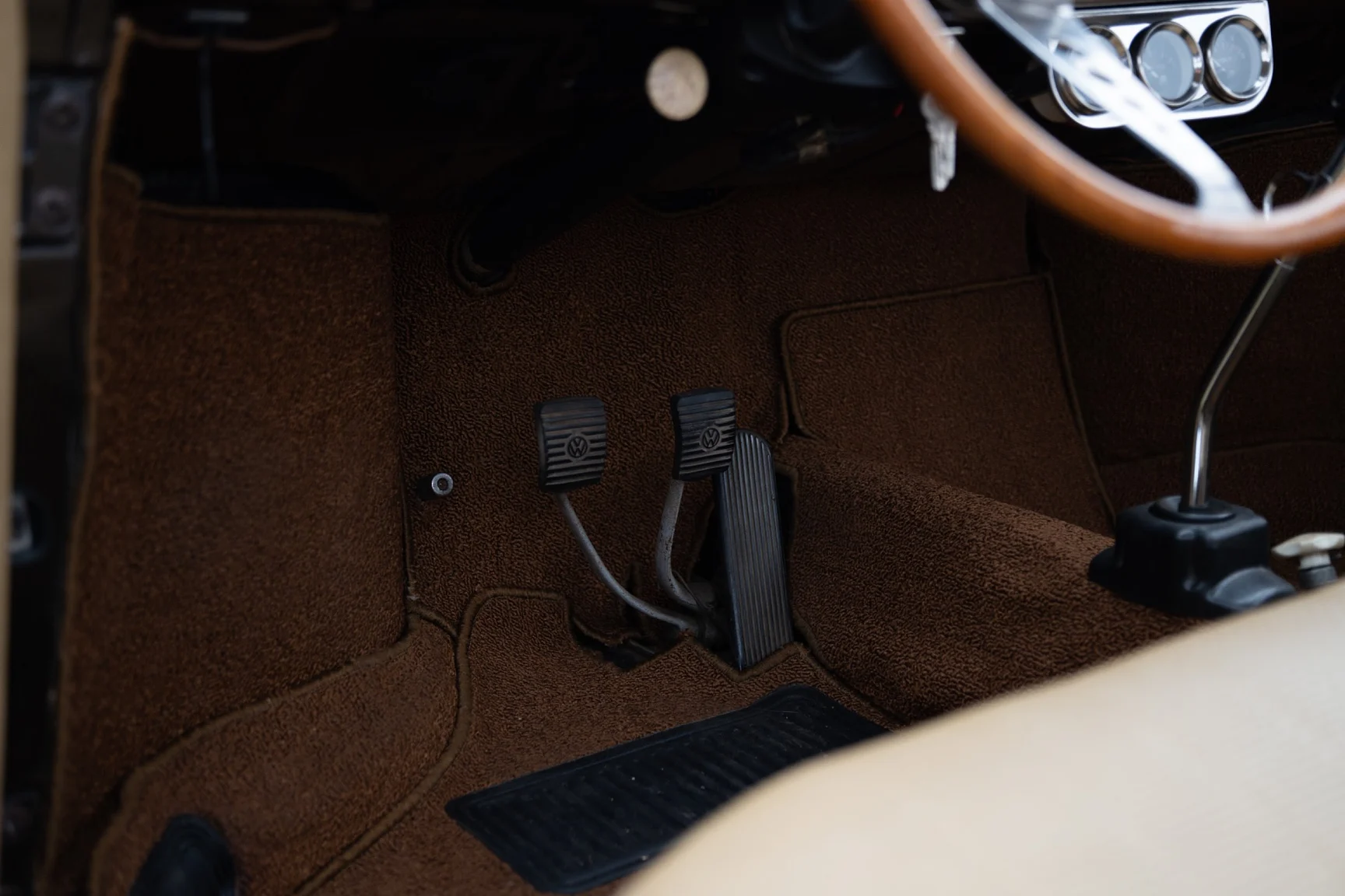 Innenraumfoto von 1962 Volkswagen 1200 Karmann Coupe (4)