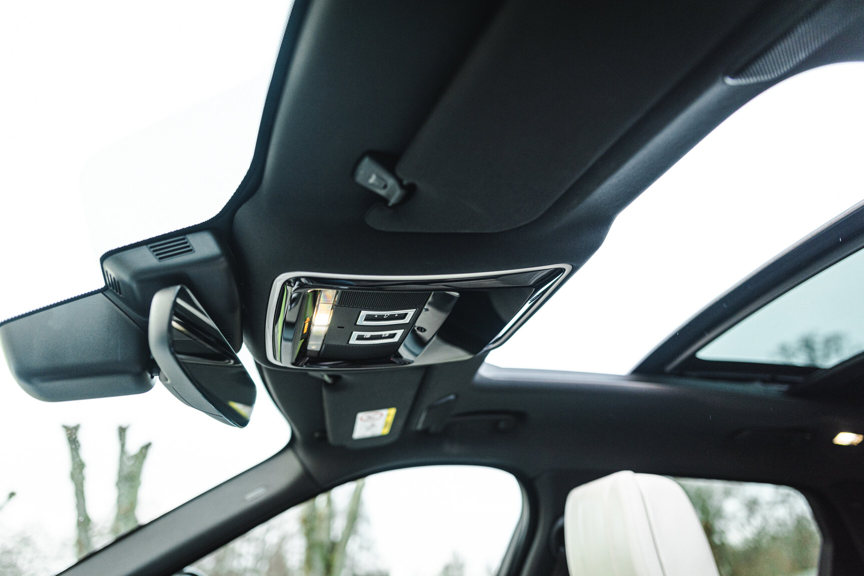 Interior image of 2018 Range Rover Velar D300 AWD HSE