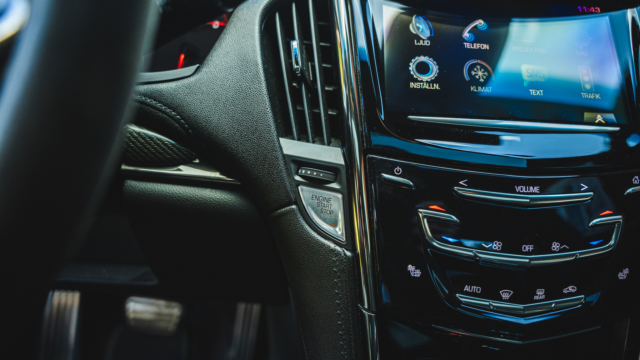 Interior image of 2016 Cadillac ATS-V (33)
