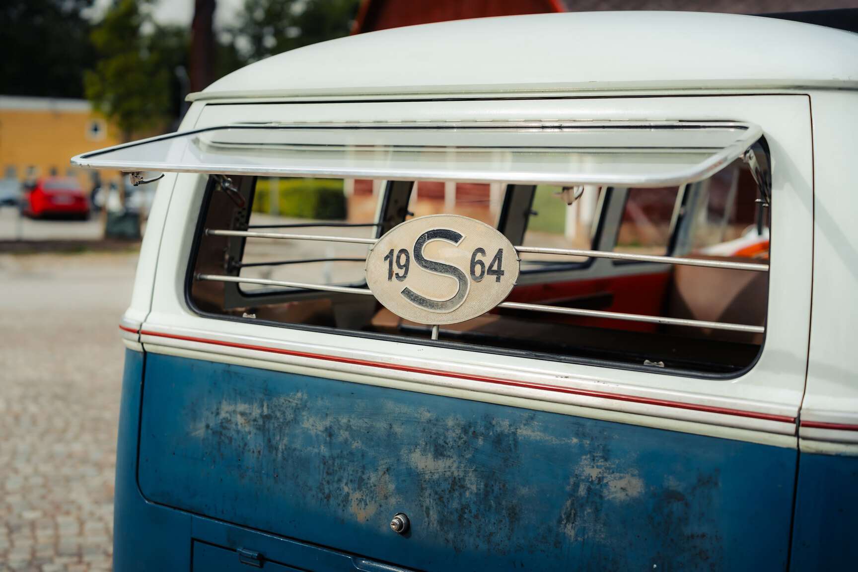 Aussenfoto 1964 Volkswagen Kleinbus Transporter 1500 Deluxe “21-fönsters Samba”