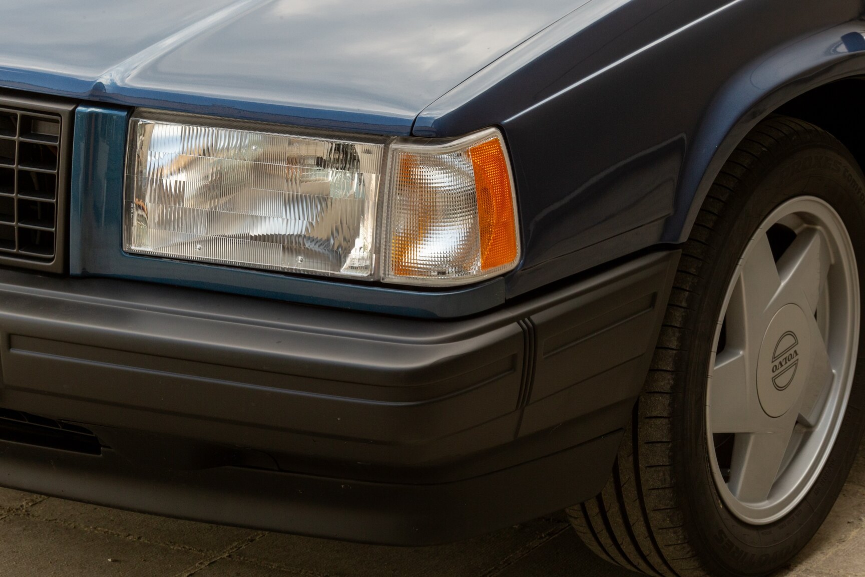Exterior image of 1990 Volvo 745 Turbo (11)
