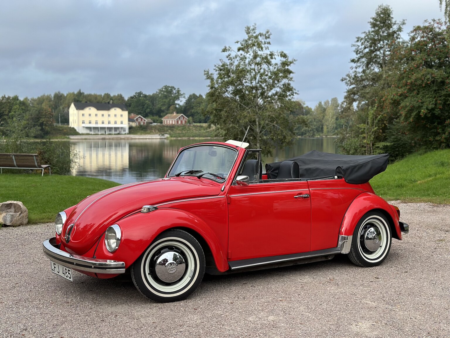 Exterior image of 1971 Volkswagen beetle 1302 cabriolet