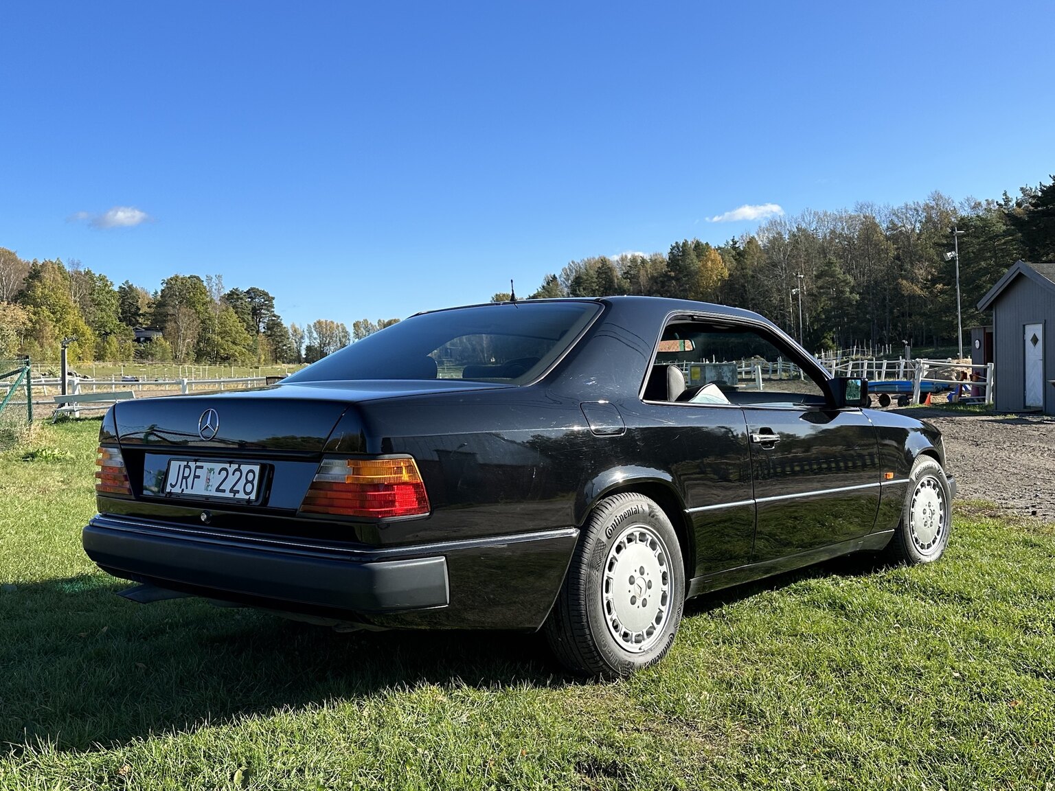 Exteriörbild på 1990 Mercedes-Benz 300 CE 24V